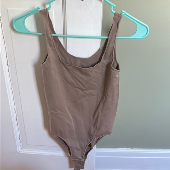 SKIMS Tan Bodysuit with Scoop Neckline and High-Cut Legs - Picture 3 of 3